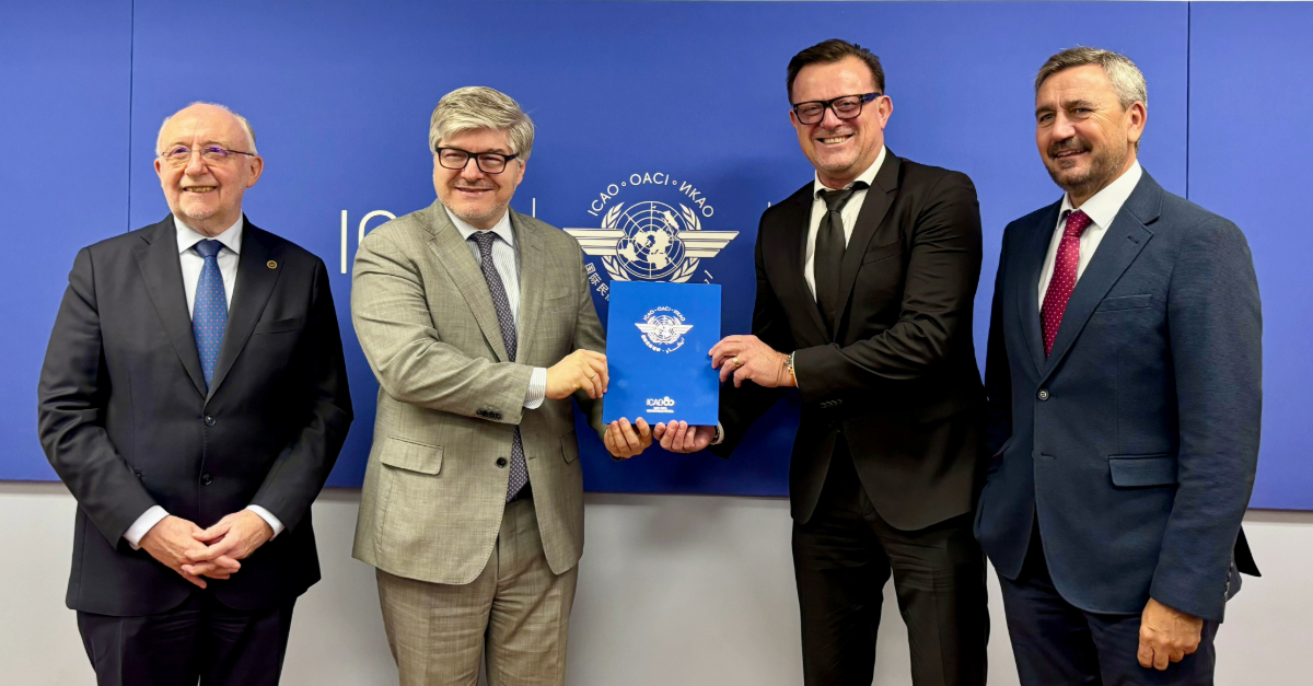 4 representatives from Amadeus and ICAO at signing ceremony holding the signed agreement