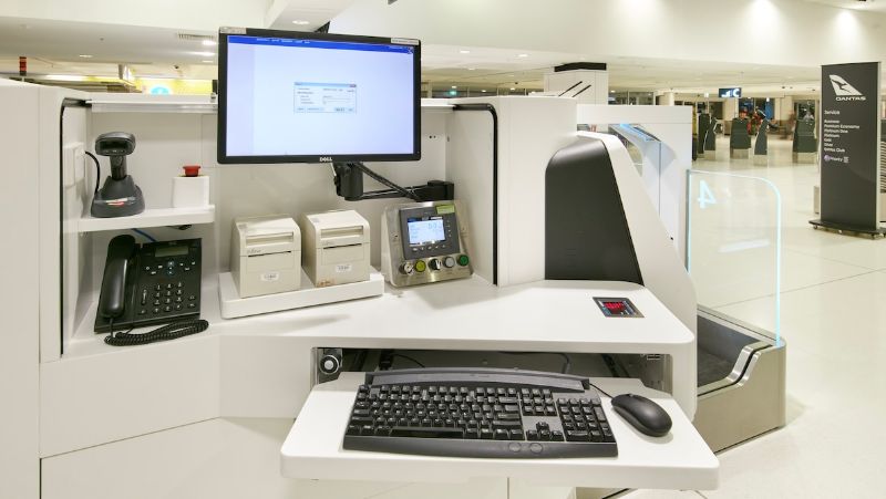 Amadeus Seamless Bag Drop Series 7 Hybrid with Fixed Desk